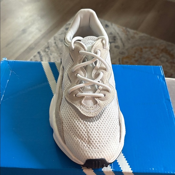 NIB [adidas] Ozweego 'J Cloud White/Grey Athletic Shoes Sneakers Youth Sz 4.5 - Picture 9 of 14